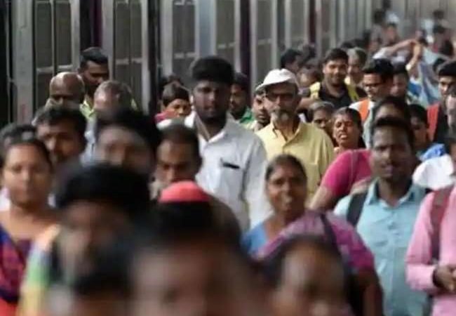 देश में प्रजनन दर 2.2 से घटकर 2.0 हुई, उत्तर प्रदेश और बिहार समेत पांच राज्यों में प्रजनन दर राष्ट्रीय औसत से अधिक