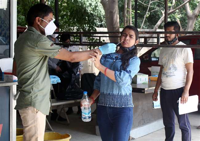 देश में फिर कोरोना के मामलों में आया उछाल, बीते 24 घंटों में 3800 से अधिक मामले दर्ज, 22 की मौत