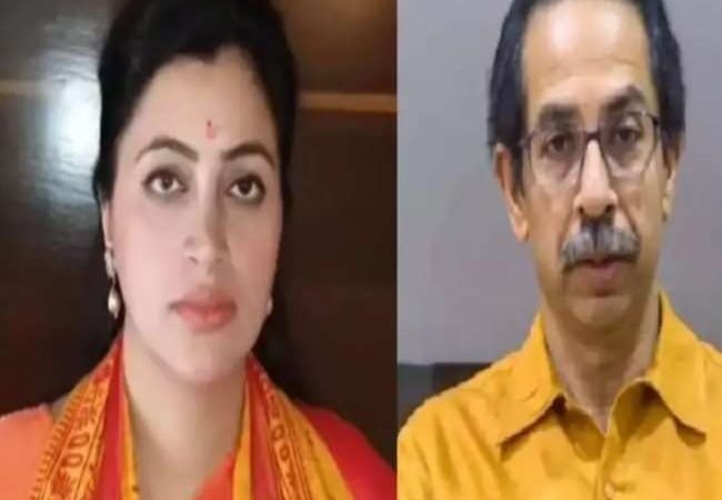 Maharashtra: उद्धव ठाकरे के खिलाफ चुनाव लड़ेंगी नवनीत राणा, बीएमसी चुनाव में शिवसेना के खिलाफ करेंगी प्रचार