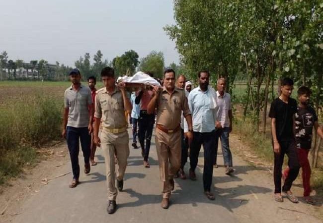 एक बार फिर मित्र की भूमिका में उत्तर प्रदेश पुलिस, सहारनपुर में पार्थिव शरीर को दिया कंधा