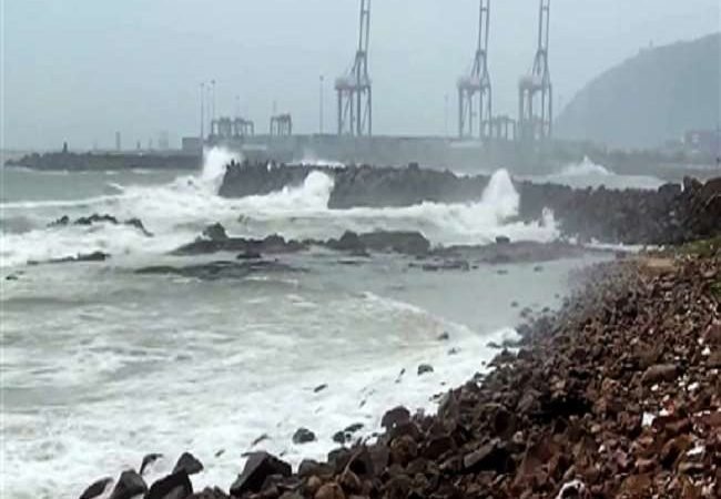 चक्रवाती तूफान से निपटने के लिए NDRF की 50 टीमें तैनात, IMD ने जारी किया भारी बारिश का अलर्ट
