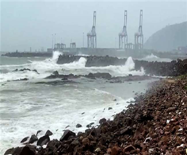 चक्रवाती तूफान से निपटने के लिए NDRF की 50 टीमें तैनात, IMD ने जारी किया भारी बारिश का अलर्ट