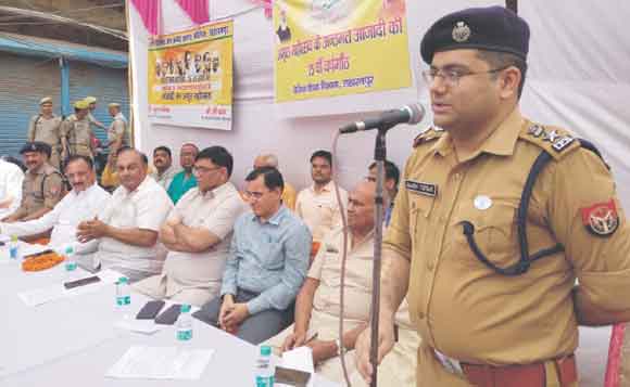 स्कूलों में आक्रमणकारियों का नहीं शहीदों का इतिहास पढ़ाया जाए: गुंबर