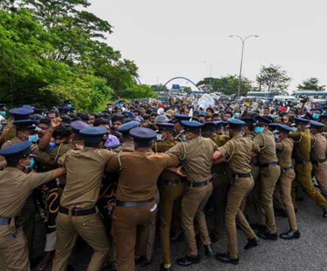 श्रीलंका के राष्ट्रपति का पद छोड़ने से इन्कार; कोलंबो में सेना तैनात, हफ्तेभर में नया पीएम नियुक्त करने का वादा