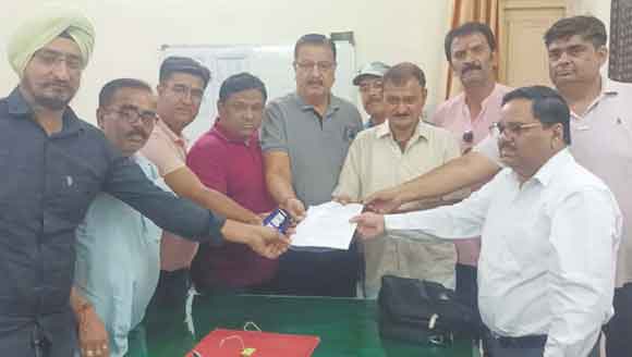 अधीक्षण अभियंता से मिला व्यापारियों का प्रतिनिधिमंडल