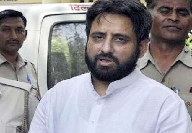 मदनपुर खादर में अतिक्रमण हटाने का विरोध, पथराव भी हुआ; हिरासत में लिए गए AAP विधायक अमानतुल्लाह खान