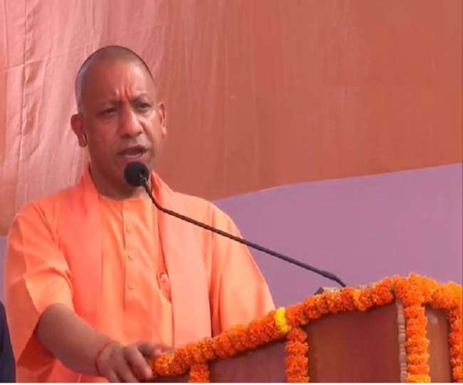 Yogi Adityanath : वाराणसी में सीएम योगी आदित्यनाथ बोले- भारत के सभी पंथ और समुदाय का एक ही लक्ष्य वसुधैव कुटुंबकम