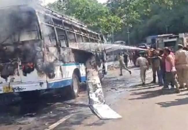 कटड़ा से जम्मू आ रही बस में धमाके के बाद लगी आग, एक मासूम सहित चार यात्री जिंदा जले, 22 झुलसे