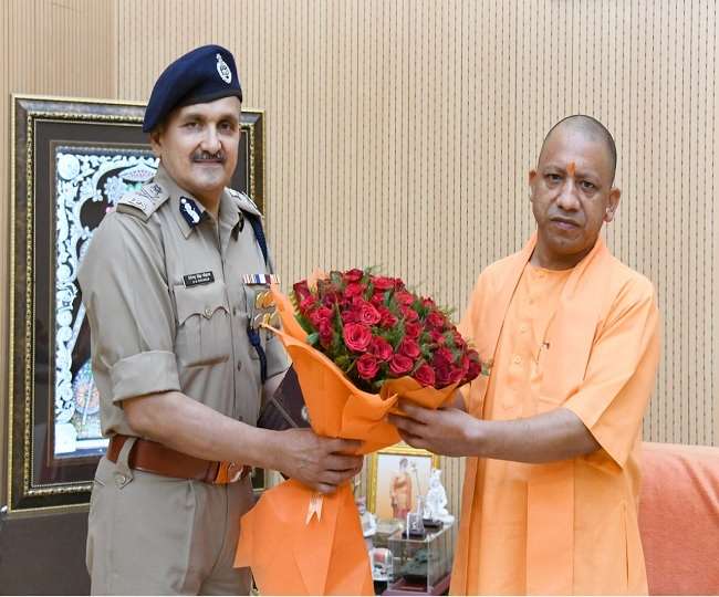 प्रभारी डीजीपी देवेन्द्र सिंह चौहान ने की मुख्यमंत्री योगी आदित्यनाथ से शिष्टाचार भेंट