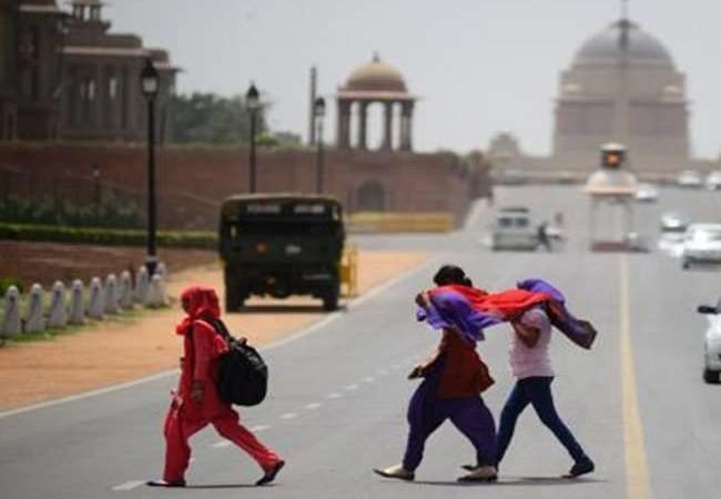 गुजरात में 46 डिग्री सेल्सियस पहुंचा पारा, दिल्ली सहित इन राज्यों में आज से हीट वेव की चेतावनी