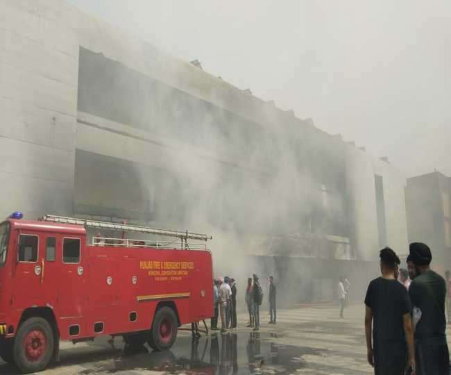 गुरु नानक देव अस्पताल में लगी भयंकर आग, 600 मरीजों को निकालने के लिए तोड़ी खिड़कियां