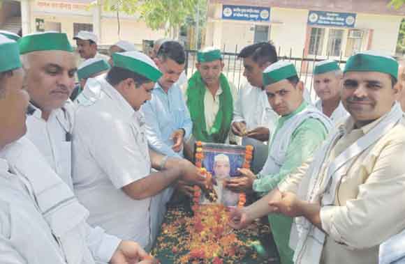 किसानों ने श्रद्धा के साथ मनाई चौ. टिकैत की 11वीं पुण्यतिथि