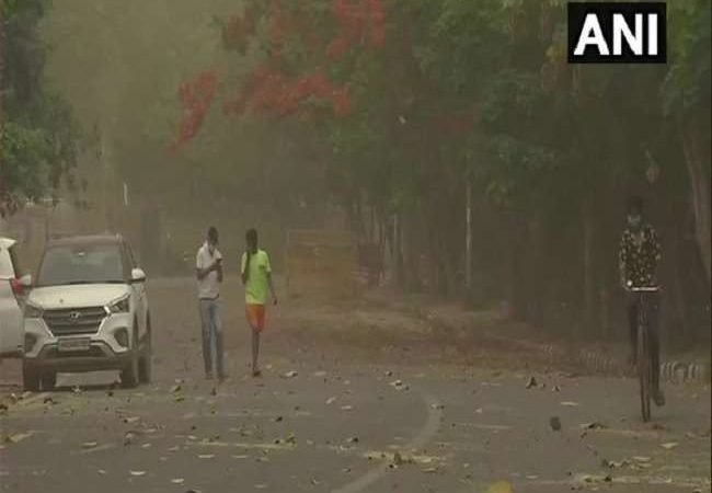 Weather Update: दिल्ली में पहली बार पारा 49 डिग्री पार, आज आंधी-बारिश का अनुमान, जानें- आपके राज्य में कैसा रहेगा मौसम