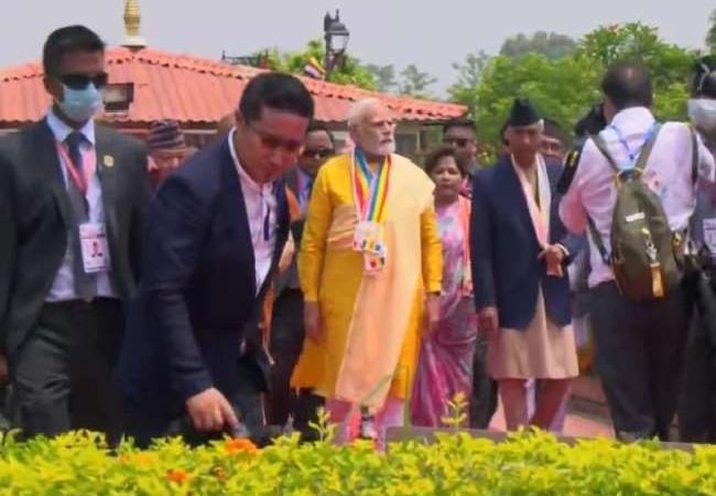 PM Modi Nepal Visit Updates: लुंबिनी में महामाया देवी मंदिर पहुंचे पीएम मोदी, कहा- नेपाल के अद्भुत लोगों के बीच आकर खुश हूं