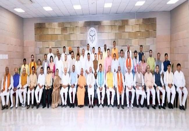 पीएम नरेन्द्र मोदी ने योगी सरकार के मंत्रियों को दिया सुशासन का गुरुमंत्र, साथ में किया डिनर