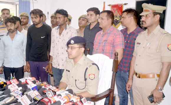 क्राइम ब्रांच व फतेहपुर पुलिस ने मुठभेड़ में दबोचे पांच शातिर बदमाश, लाखों की नगदी व चोरी का तार बरामद