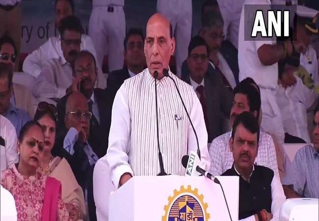 रक्षा मंत्री राजनाथ सिंह ने स्वदेश निर्मित दो युद्धपोत ‘सूरत’ और ‘उदयगिरी’ को किया लान्च