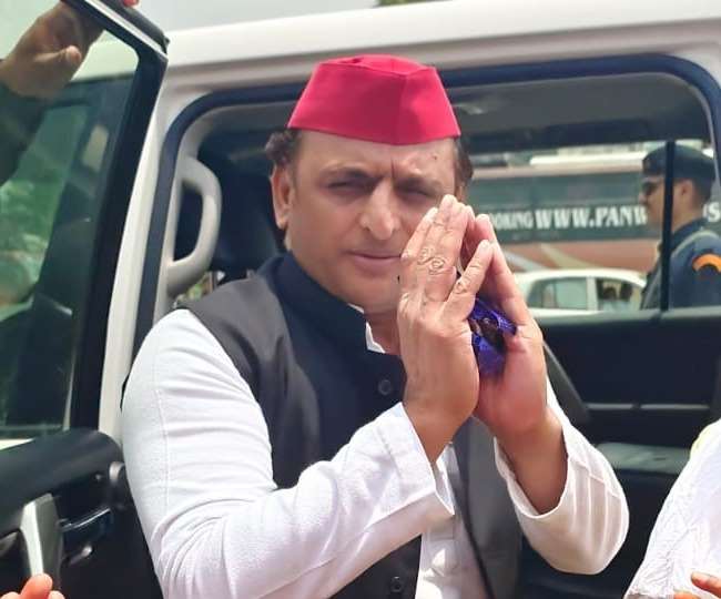 सपा अध्यक्ष अखिलेश यादव बोले, पीपल के नीचे लाल झंडा लगाकर पत्थर रख दो बन गया मंदिर