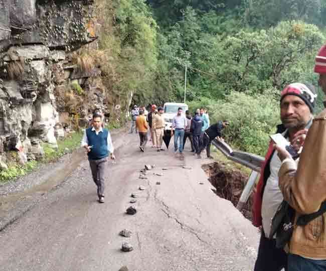 Chardham Yatra 2022: उत्‍तरकाशी में यमुनोत्री हाईवे का 15 मीटर हिस्‍सा धंसा, 4200 तीर्थयात्री फंसे