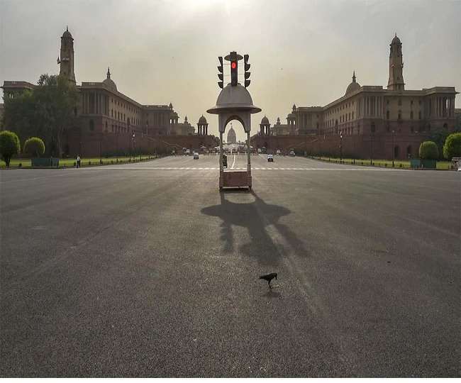 कश्मीर से उत्तराखंड तक बर्फबारी-बारिश का अलर्ट, दिल्ली-UP व बिहार में कैसा रहेगा मौसम का हाल