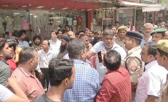 एसपी सिटी की अगुवाई में चलाया अतिक्रमण हटाओ अभियान