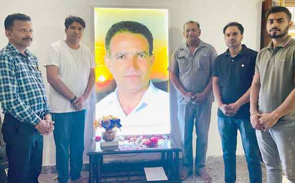 पुण्यतिथि पर समाजसेवी को किए श्रद्धासुमन अर्पित