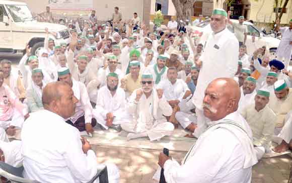 विद्युत चैकिंग के नाम पर किसानों के उत्पीडऩ पर जताया रोष