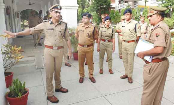 आईजी ने किया पुलिस लाईन का वार्षिक निरीक्षण