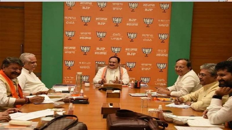 आम चुनाव से पहले पार्टी को मजबूत करने में जुटी भाजपा, दोतरफा रणनीति के तहत विपक्ष को कर रही कमजोर
