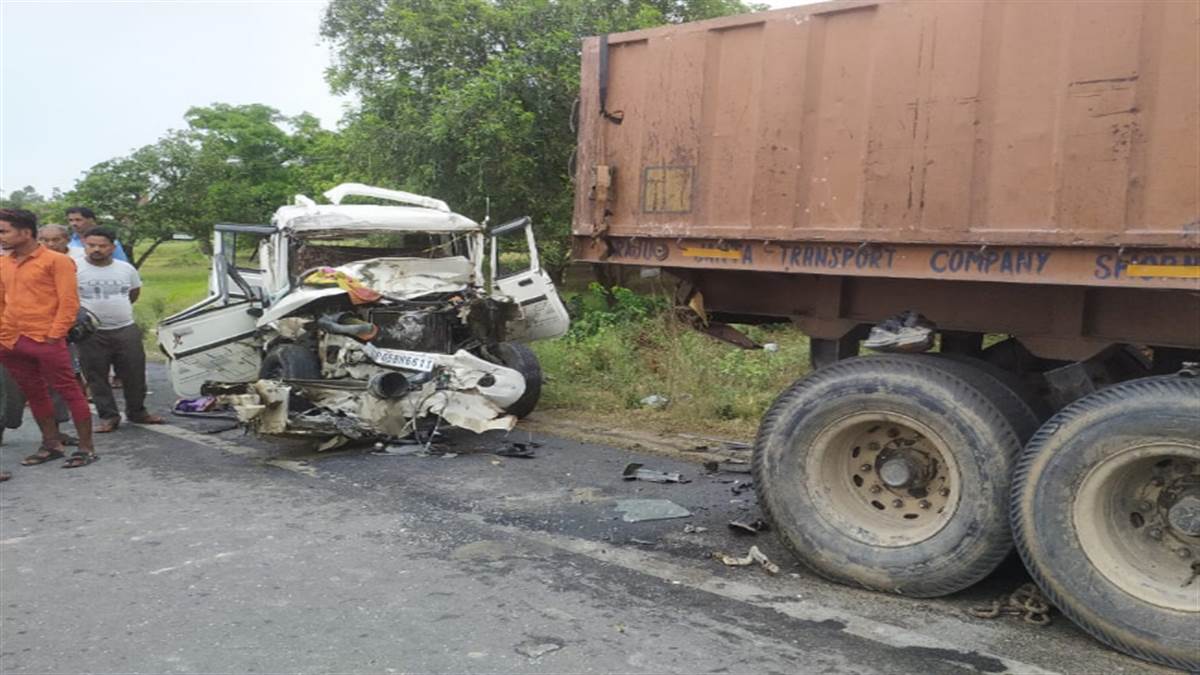 सिद्धार्थनगर में बड़ा सड़क हादसा, ट्रक से टकराई बरातियों से भरी बोलेरो- आठ की मौत