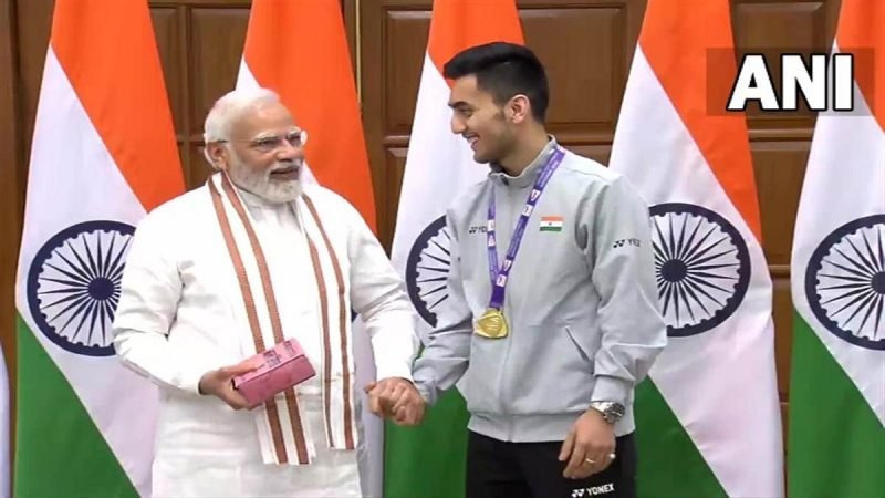 प्रधानमंत्री मोदी ने थामस कप और उबर कप के चैंपियनों से की मुलाकात, बोले-आपने सात दशकों का इंतजार खत्म किया