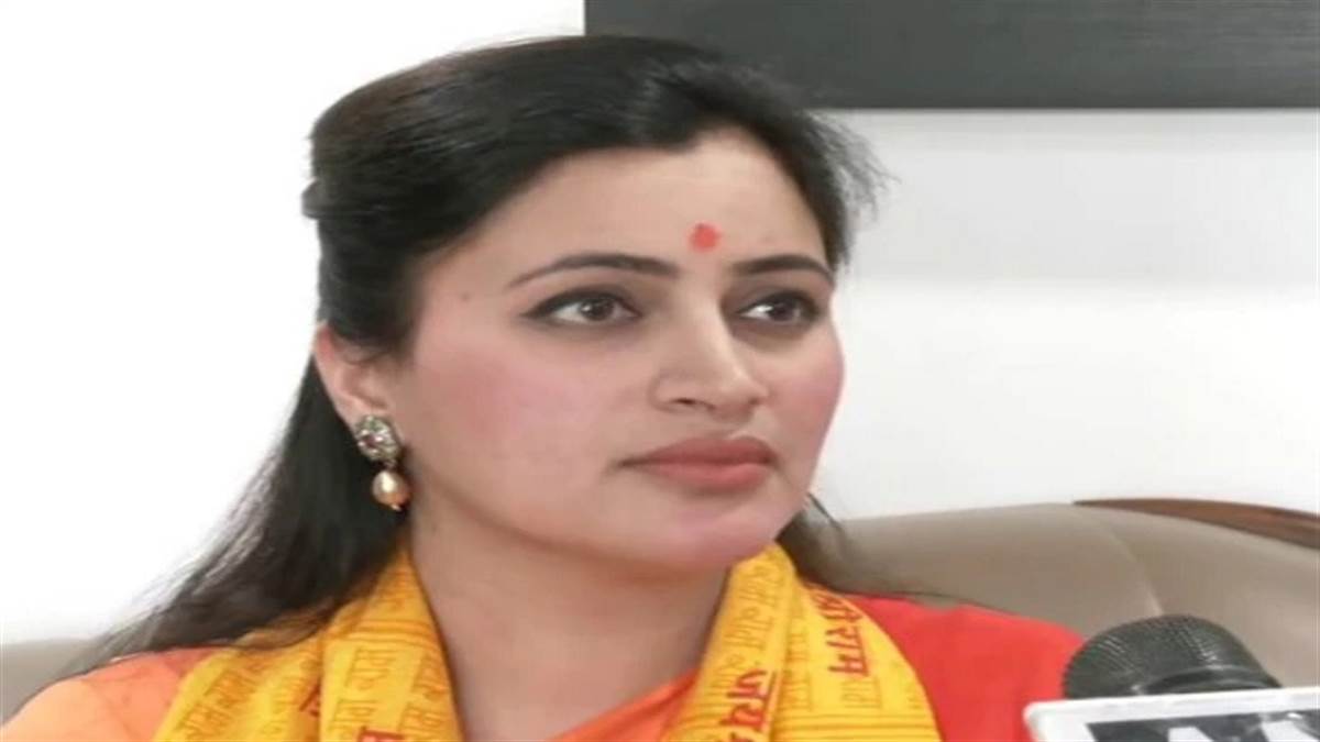 आज संसद की विशेषाधिकार समिति के सामने पेश होंगी नवनीत राणा, रखेंगी अपना पक्ष