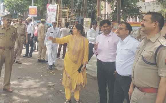 पुलिस प्रशासनिक अधिकारियों की अगुवाई में चलाया अतिक्रमण हटाओ अभियान