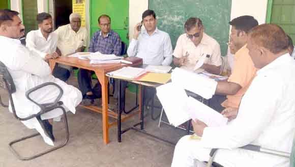 जांच अधिकारी ने मौके पर जाकर की गबन के मामले की जांच