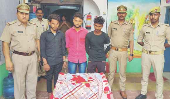 मुठभेड़ में तीन वाहन चोरों को किया गिरफ्तार, बाइक बरामद