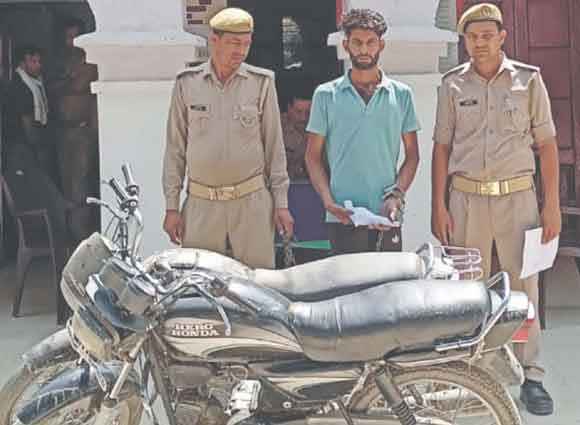 पुलिस ने दबोचा वाहन चोर, दो बाइक बरामद