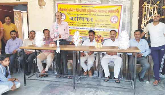समर कैम्प में छात्र-छात्राओं को सिखाए चित्रकला के गुर