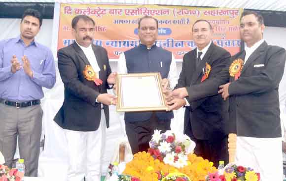 अधिवक्ताओं ने किया पटना उच्च न्यायालय के न्यायमूर्ति का अभिनंदन