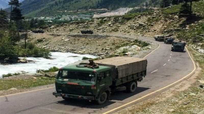 Ladakh Accident : सेना से भरा ट्रक श्योक नदी में गिरा, सात जवानों की जान गई, 19 घायल