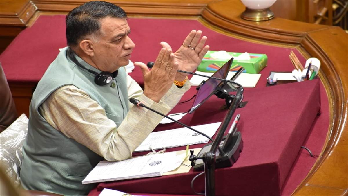 उत्तर प्रदेश विधानसभा अध्यक्ष सतीश महाना का विधायकों के मोबाइल फोन जब्त करने का निर्देश