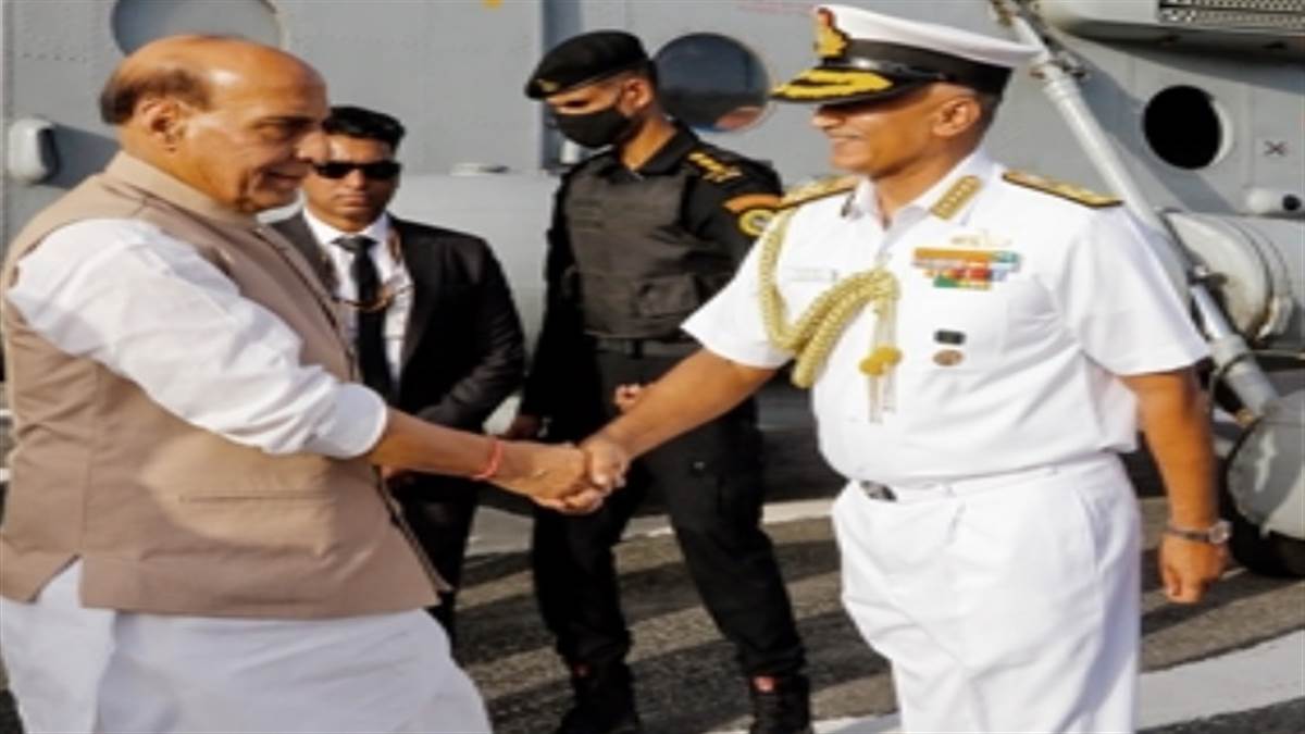 रक्षा मंत्री राजनाथ सिंह पनडुब्‍बी INS खंडेरी में हुए सवार, समुद्र में घंटों बिताए, बताया रोमांचक अनुभव
