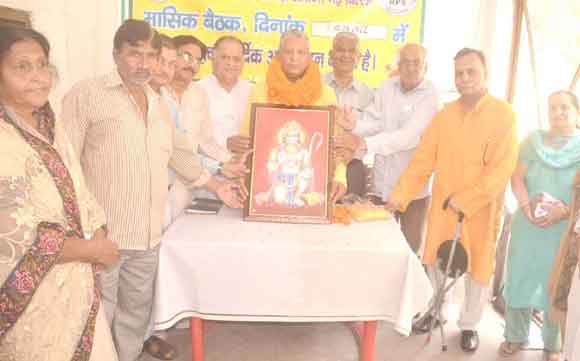 आर. सी. शर्मा के समिति का सदस्य बनने पर किया सम्मान