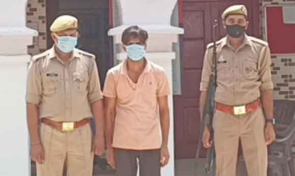 अलग-अलग स्थानों से 65 पव्वे सहित दो दबोचे