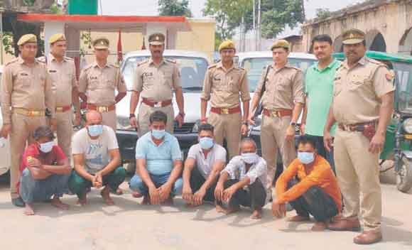 मुठभेड़ में पुलिस के हत्थे चढ़े छह शातिर वाहन चोर, चोरी की कार बरामद