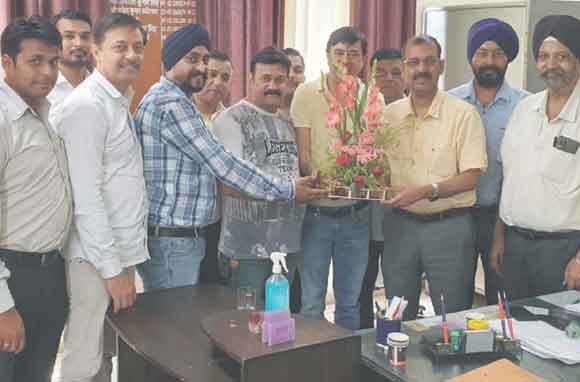 एडिशनल कमिश्नर से मिला कर अधिवक्ताओं का प्रतिनिधिमंडल