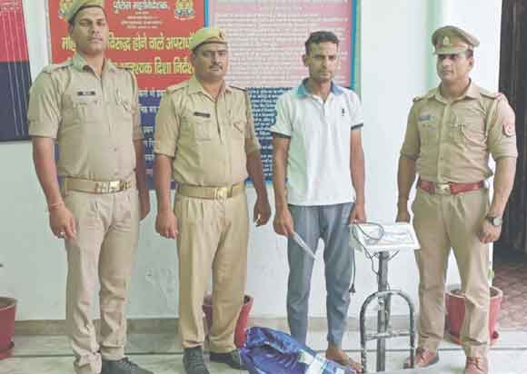 पुलिस ने पकड़ा शातिर गौकश, गौमांस व गौकशी के उपकरण बरामद