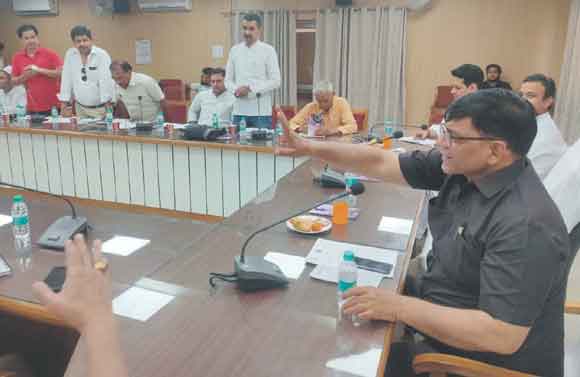 पार्क सौंदर्यीकरण करने वाली कंपनी के खिलाफ एफआईआर