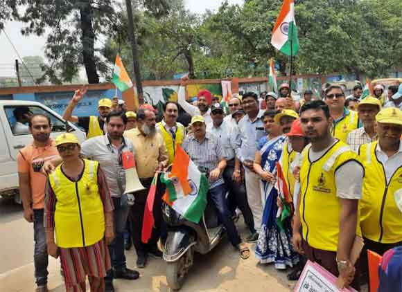 आजादी के अमृत महोत्सव के अन्तर्गत नागरिक सुरक्षा कोर द्वारा निकाली गयी तिरंगा यात्रा