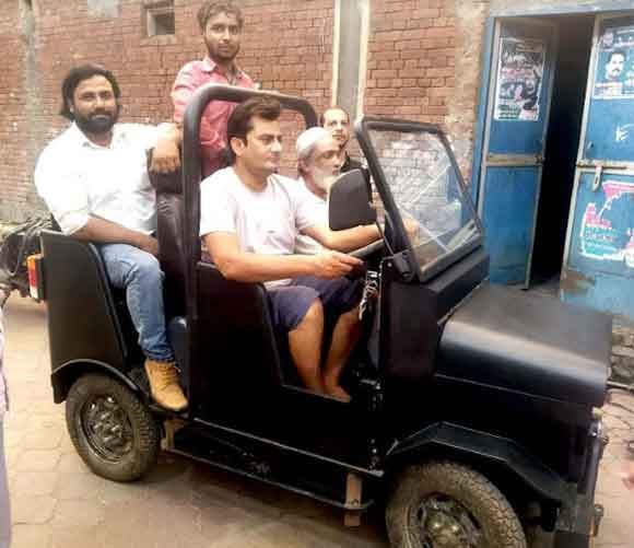 देवबंद के इन्जिनियिरिंग के होनहार छात्र ने बनाई मिनी जीप, जो केवल बिजली से चलेगी