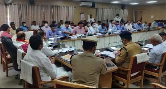 सरकार की जनकल्याणकारी योजनाओं को समाज के अंतिम छोर पर खडे व्यक्ति तक पंहुचाएं